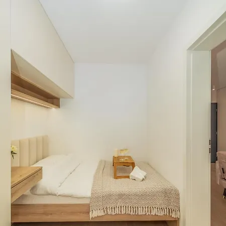 Charming With Balcony - By Rentujemy Apartamento *