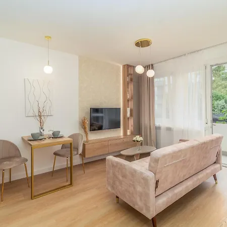 Apartment Charming With Balcony - By Rentujemy Krakow